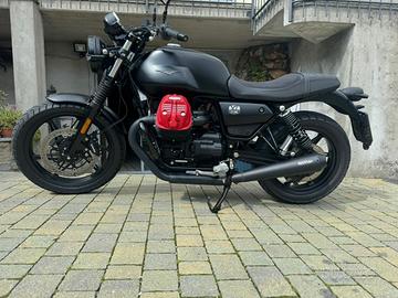 Moto Guzzi V7 - 2021