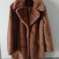 Cappotto midi in ecopelliccia color caramello