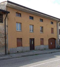 Immobile in asta di 355 m² con 5 locali a Gonars
