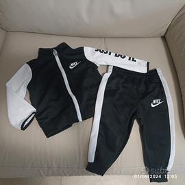 tuta Nike bianca e nera Tutto per i bambini In vendita a Sassari