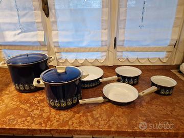 Batteria pentole smaltate vintage