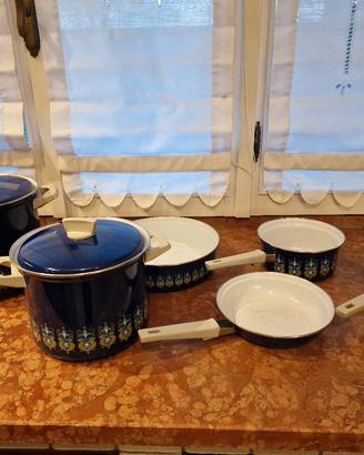 Batteria pentole smaltate vintage