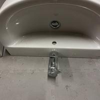 Lavandino bagno sospeso