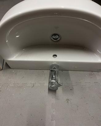 Lavandino bagno sospeso
