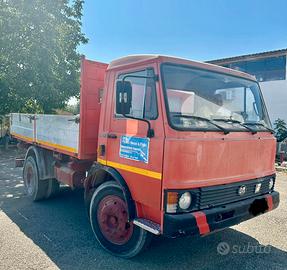 Autocarro camion OM90