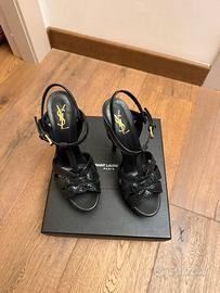 Scarpa con tacco alto e plateu YSL