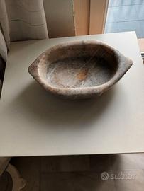 Antico fontino / lavabo in marmo intagliato