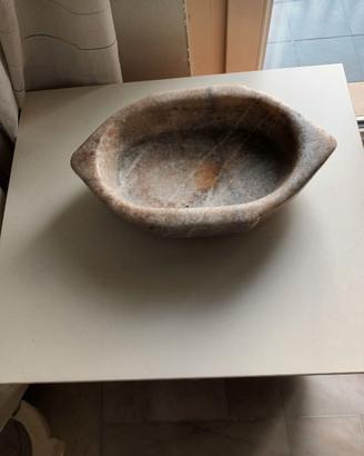 Antico fontino / lavabo in marmo intagliato