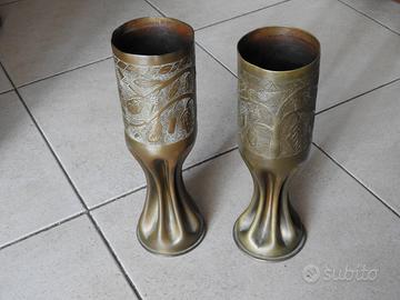 Bossoli di cannone trasformati in vasi da fiori