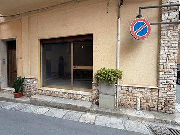 Magazzino uso commerciale