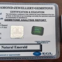 Smeraldo naturale 8,10 Ct taglio smeraldo