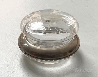 bonbonnière in cristallo inciso e metallo argentat
