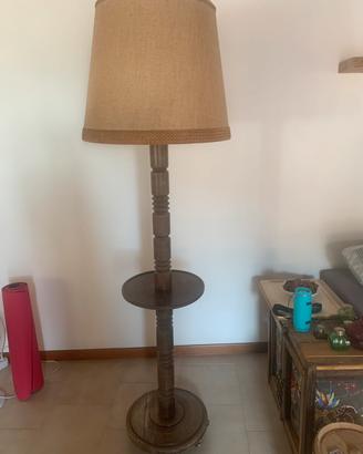 Lampada antica  tornita, molto bella funzionante.
