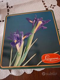 scatola vintage in latta per biscotti Lazzaroni 