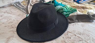 cappello nero 10€