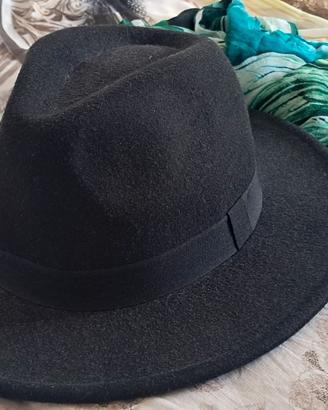 cappello nero 10€