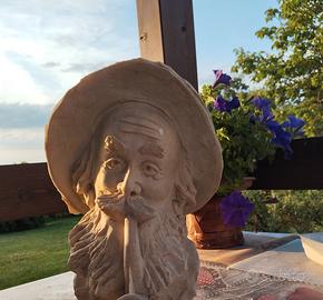Busto di vecchio con la barba vintage 