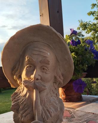 Busto di vecchio con la barba vintage 