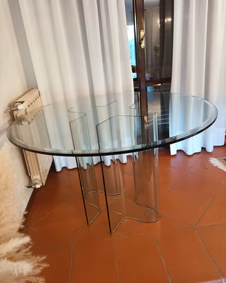Tavolo tondo in vetro. 