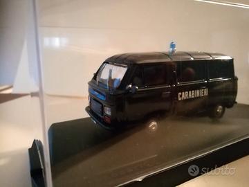 Modellino fiat 900 T pulmino chiuso carabinieri