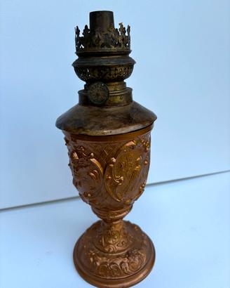 Antica lampada a petrolio