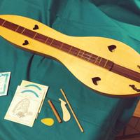 strumento musicale: dulcimer 3 corde