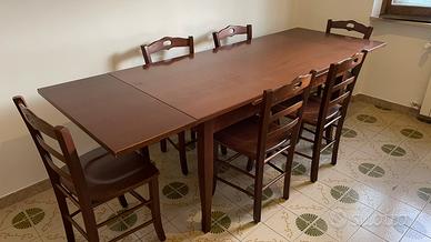Tavolo in legno allungabile con 6 sedie