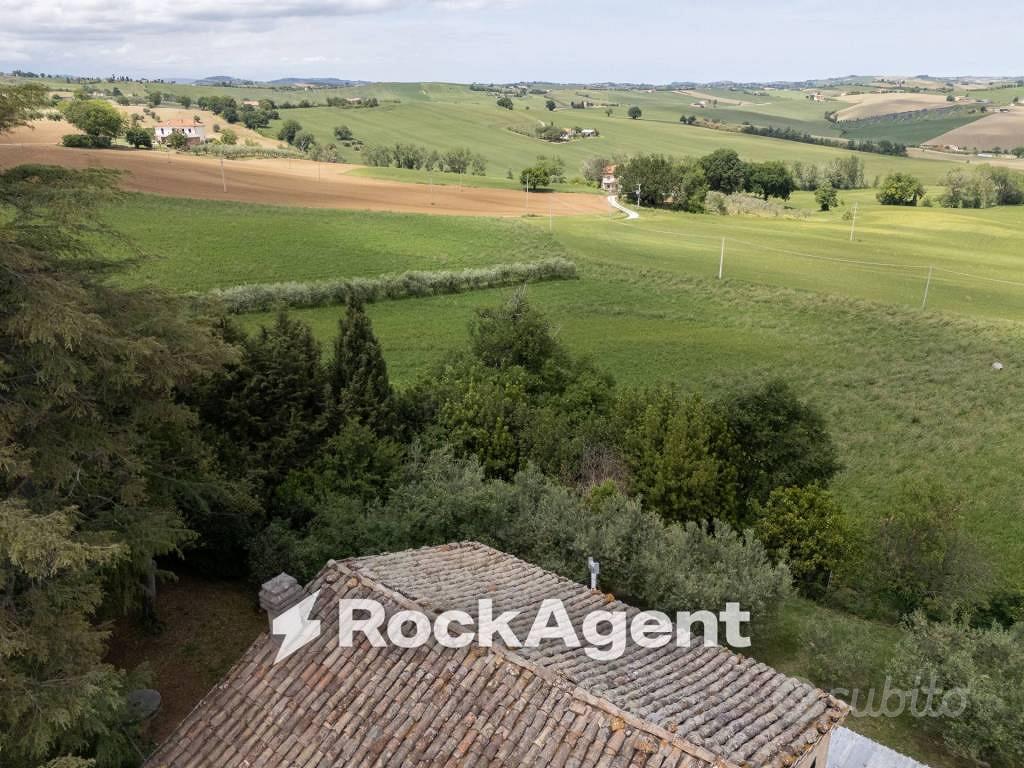 Rustico / Casale di 300 m² con più di 5 locali e b - Vista 5