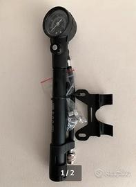 Pompa manuale ammortizzatori aria con supporto NEW