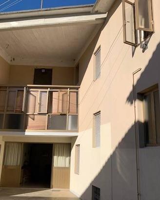 Casa indipendente di 486 m² con più di 5 locali a 