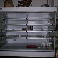 Frigorifero a parete con tenda magnetica