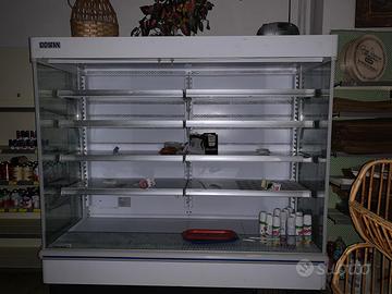 Frigorifero a parete con tenda magnetica