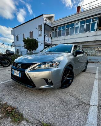 Lexus CT200h