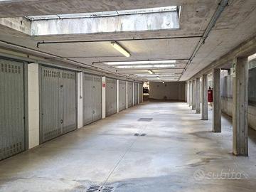 Box / Garage di 18 m² a Parma