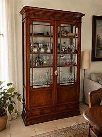 Arredo in legno neoclassico