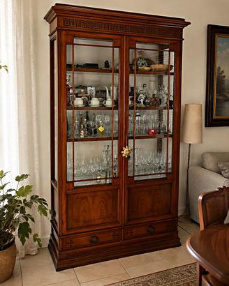 Arredo in legno neoclassico