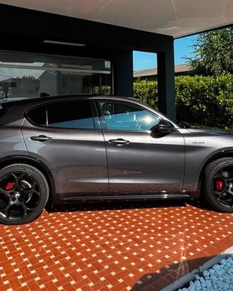 Alfa Romeo Stelvio 2.2 TD Veloce Q4 full unipr 24