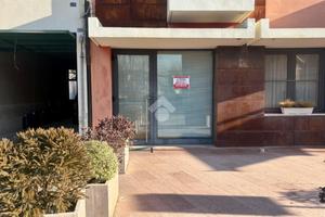 NEGOZIO A SAN GIORGIO IN BOSCO