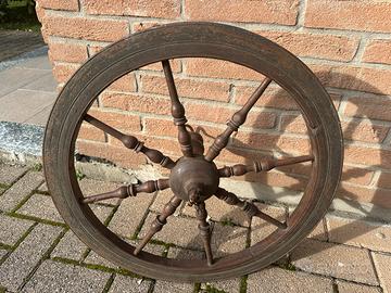 Antica ruota di mola a pedale da arrotino