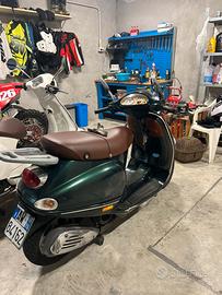VESPA INCIDENTATA 150 et4
