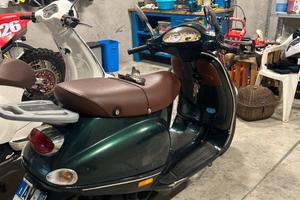 VESPA INCIDENTATA 150 et4
