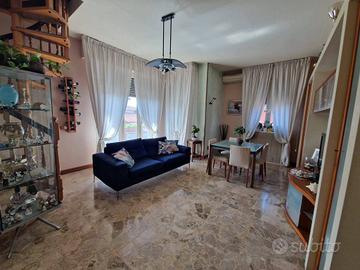Appartamento di 150 m² con 5 locali e box auto a M