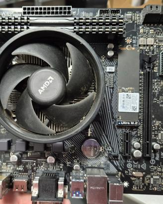 Bundle Ryzen 3 3200G + scheda madre + RAM + SSD