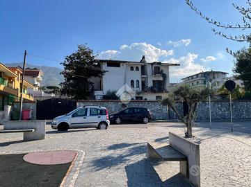 QUADRIFAMILIARE A POLLENA TROCCHIA