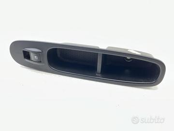 PULSANTIERA ANTERIORE DESTRA FIAT Punto EVO 735500