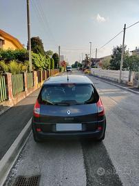 Renault Scenic 1.6 GPL 2008 - 257.000 km - € 2.700