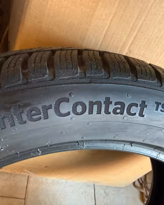 CONTINENTAL WINTER CONTACT 215/50 R18