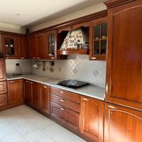 Cucina Berloni con top in marmo di Carrara e gas 