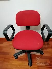 Poltrona girevole con altezza regolabile