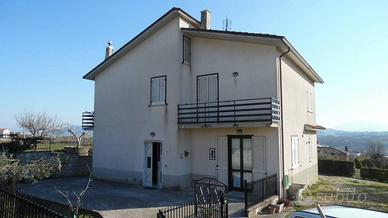 Villa di 160 m² con più di 5 locali a Torella dei 
